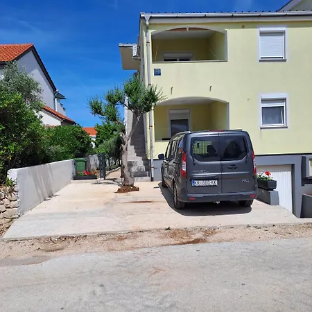 Cecilija Apartament Povljana